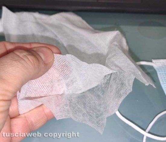 La mascherina fornita