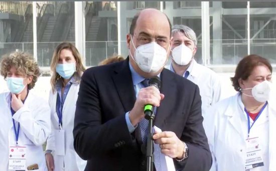 Roma - Il centro vaccini alla Nuvola all'Eur - Zingaretti