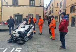 Vitorchiano - La spazzatrice elettrica consegnata al comune