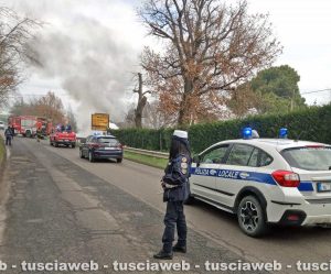 Viterbo - Auto in fiamme sulla Cassia Nord