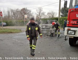 Viterbo - Auto in fiamme sulla Cassia Nord