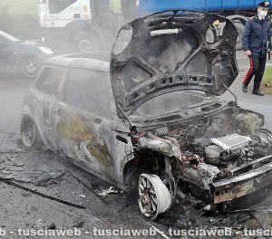 Viterbo - Auto in fiamme sulla Cassia Nord