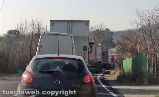 Civita Castellana - Frontale sulla Flaminia - Traffico in tilt