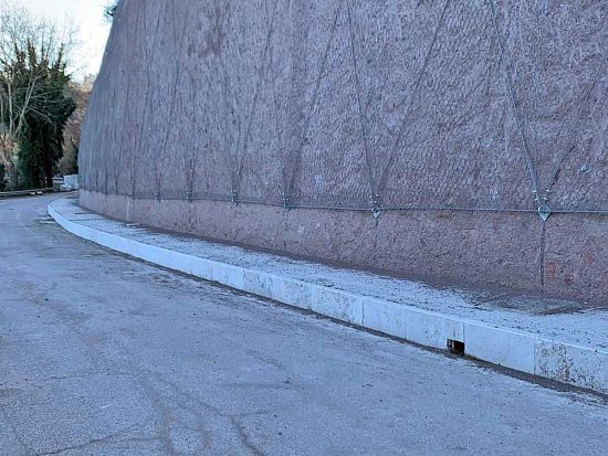 Viterbo - Il marciapiedi di Ponte dell'Elce