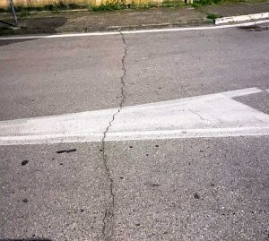 Orte - Crepe sull'asfalto a Petignano