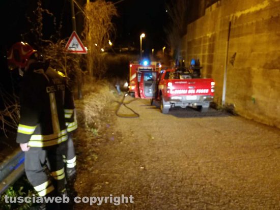 Montefiascone - L'intervento dei vigili del fuoco in via Coste