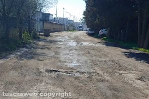 Viterbo - Buche in strada Rinaldone