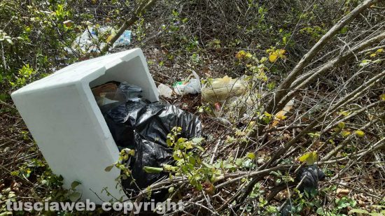 Ronciglione - Rifiuti abbandonati