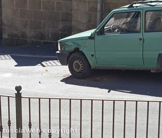 Vallerano - Frontale tra due auto