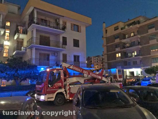 Viterbo - Via Gargana - Uomo minaccia di uccidersi