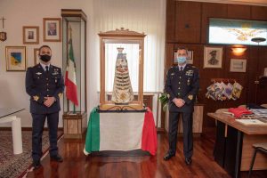 La sacra effige nell'ufficio del comandante 