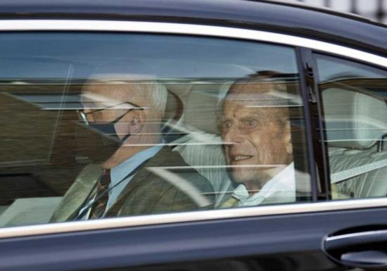 Londra - Il principe Filippo lascia l'ospedale