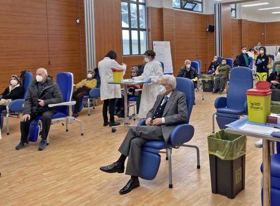 Sergio Mattarella al centro vaccinale dello Spallanzani