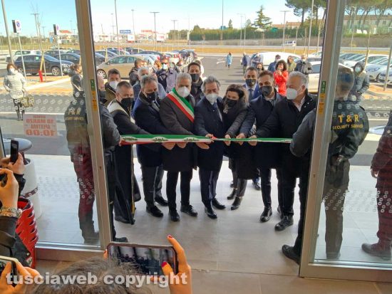 Viterbo - Polo commerciale - L'inaugurazione di Globo