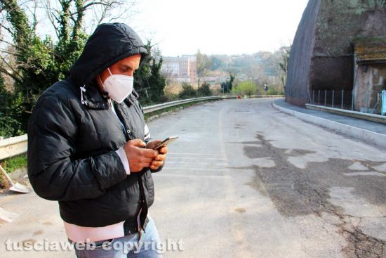 Viterbo - L'operaio che si è confrontato con il sindaco e il comandante della Polizia locale