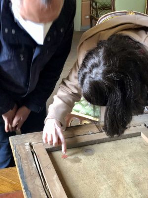 Orvieto - Il team di esperti del Consorzio Pragma anlalizza il quadro che raffigura Dante Alighieri 