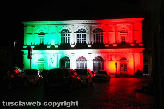 Viterbo - Il tricolore sul teatro dell'Unione