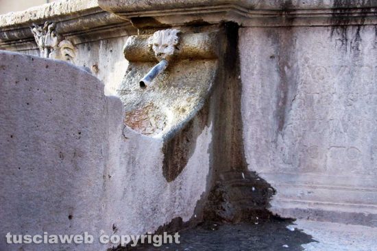 Viterbo - La fontana di piazza della Rocca