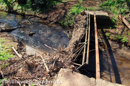 Viterbo - Norchia - Un ponte distrutto sul Biedano