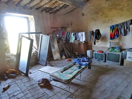 Orvieto - Il casolare scoperto dalla polizia