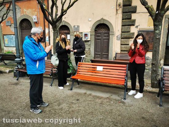 Viterbo - L'inaugurazione della panchina rossa di Bagnaia