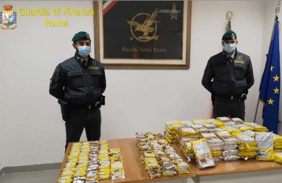 Roma - Guardia di finanza - Il tabacco sequestrato
