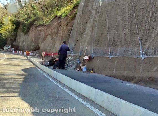 Viterbo - Ponte dell'Elce - Lavori al marciapiedi