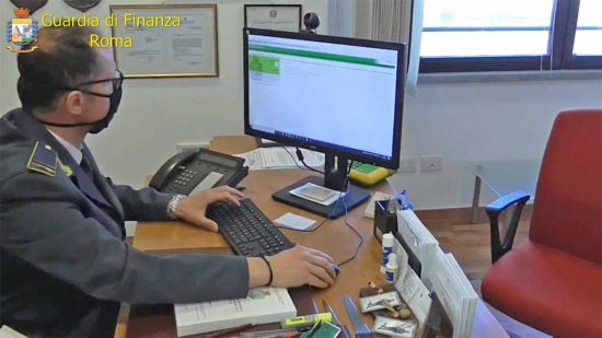 Roma - Finanza -Frode fiscale, sequestrati beni per oltre un milione di euro
