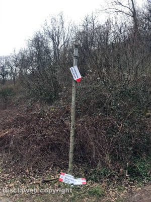 Viterbo - Distrutta la segnaletica dei percorsi Cai sulla Palanzana
