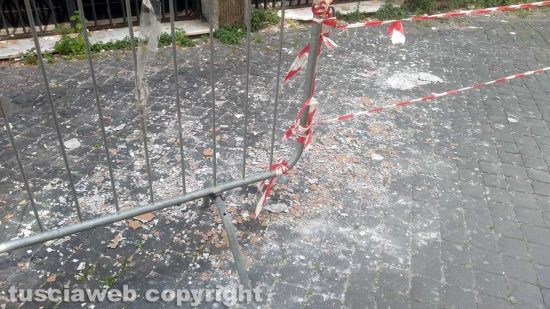 Viterbo - Calcinacci giù dal cinema Metropolitan