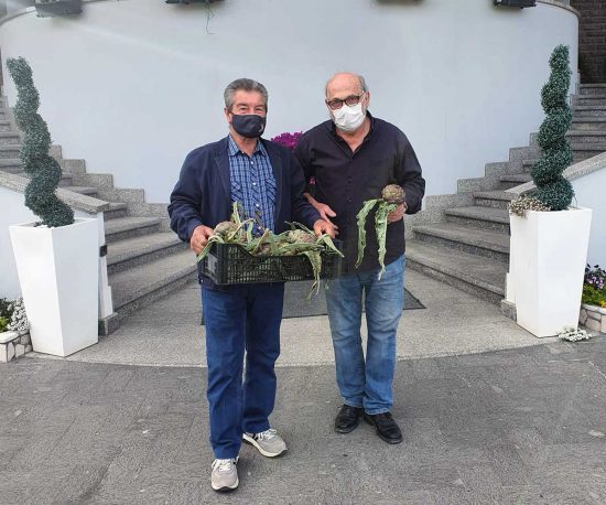 Orte - La consegna dei carciofi ortani a un ristoratore