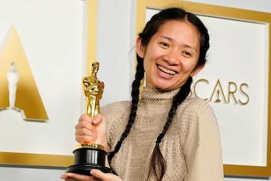 La regista Chloé Zhao