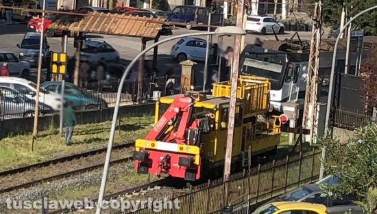 Vignanello - Uomo colpito di striscio dal treno