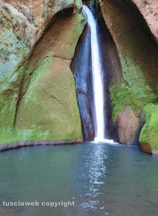 Farnese - "La grotta del diavolo e la cascata"