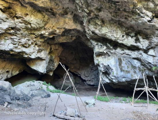 Farnese - "La grotta del diavolo e la cascata"