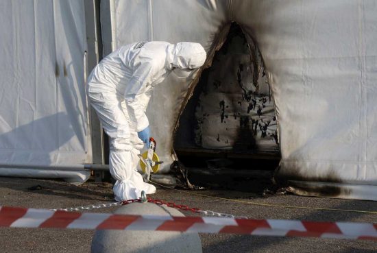 Brescia - Bottiglie molotov contro centro vaccinale