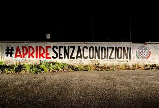 Riaperture - Lo striscione di CasaPound