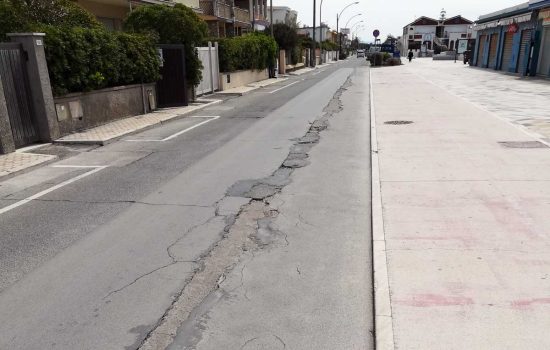Montalto di Castro - Buche sul lungomare Harmine