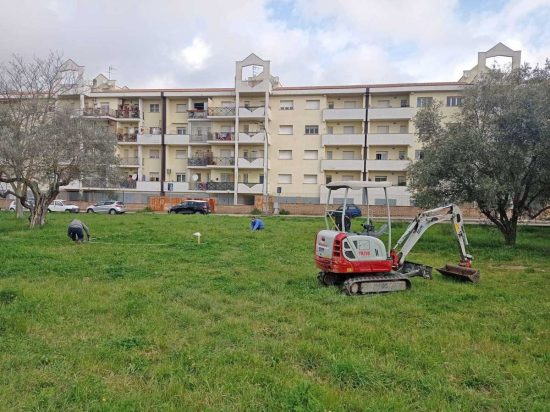 Nuovi giochi per bambini nei parchi pubblici