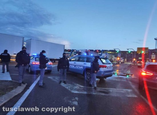 Orte - Code al casello dell'autostrada del sole - Manifestazione dei ristoratori