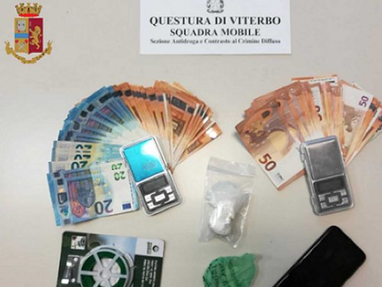 La droga e i soldi sequestrati