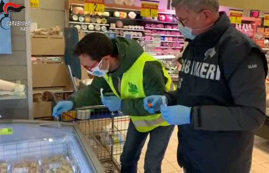 Coronavirus - Controlli dei carabinieri Nas nei supermercati