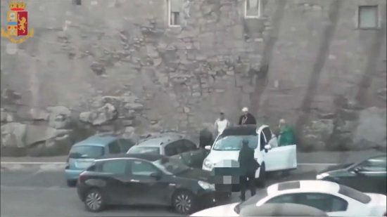 Viterbo - Squadra mobile - Estorce denaro a un 23enne per presunti debiti di droga