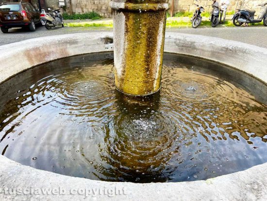 Viterbo - La fontana di piazza Dante