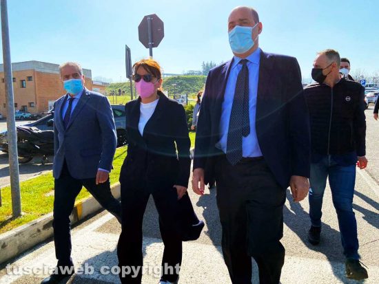 Viterbo - Nicola Zingaretti assieme a Giovanni Arena e Daniela Donetti