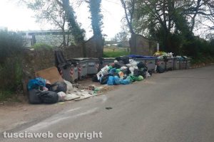 Viterbo - L'isola di prossimità in strada Filante
