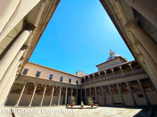 Viterbo - Chiesa della Trinità - Chiostro