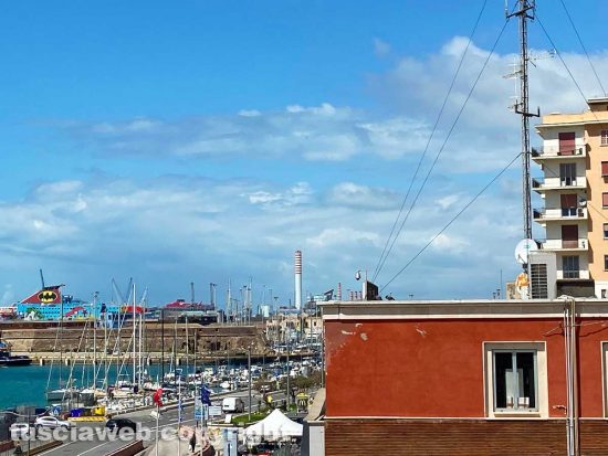 Civitavecchia - Il porto e la centrale