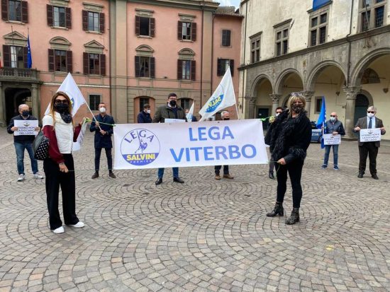 Viterbo - Il sit-in della Lega