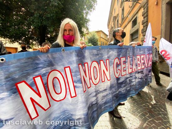 Viterbo - La manifestazione del comitato Noi non ce la beviamo